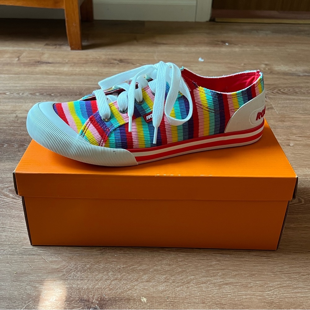 Rocket Dog Jazzin Sneakers, red multi pattern, womens size 11, new in box!